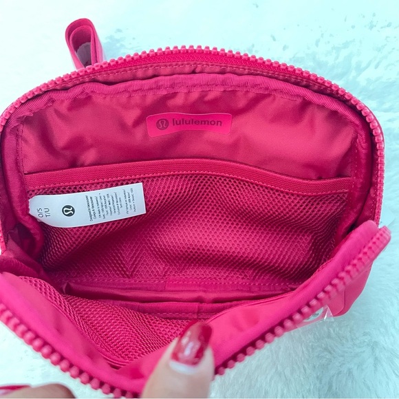 Lululemon Everywhere Belt Bag 1L Wordmark - Picture 11 of 11